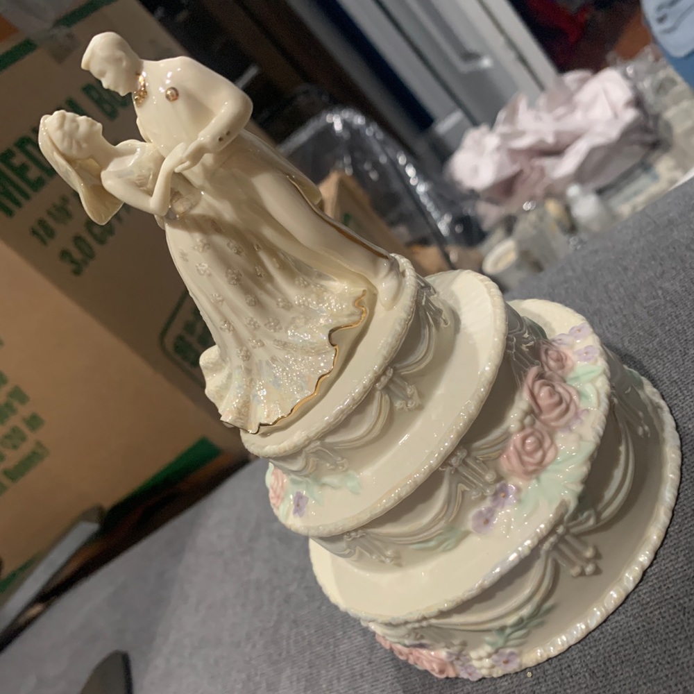 Lenox Wedding Memories Music Box / Cake Topper